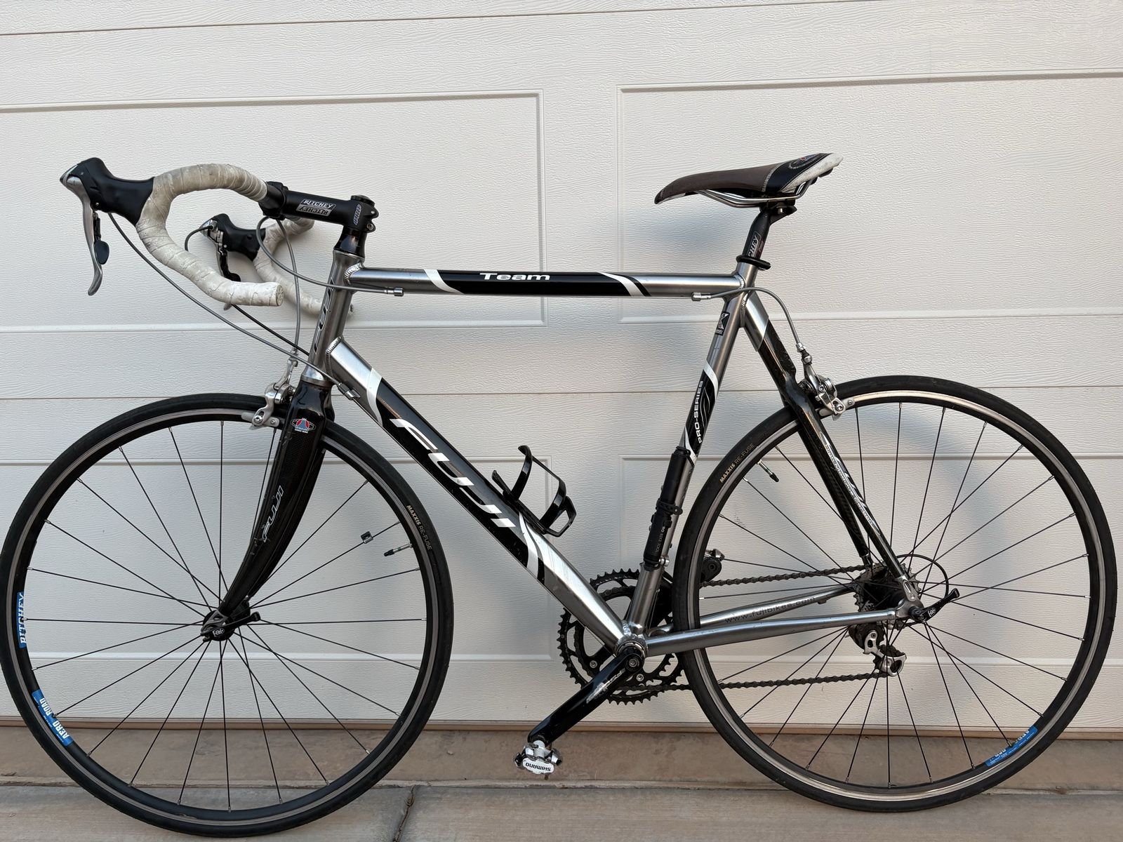 Fuji Team Pro Series Road Bike – Ultegra – Carbon Fork