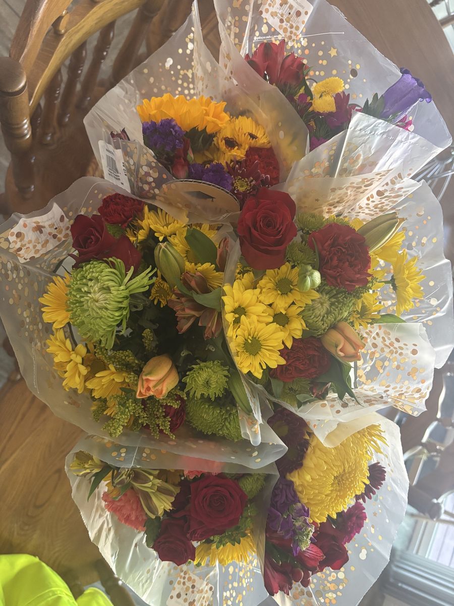 Beautiful Assorted Fresh Flower Bouquets - Vibrant Mix for Any Occasion