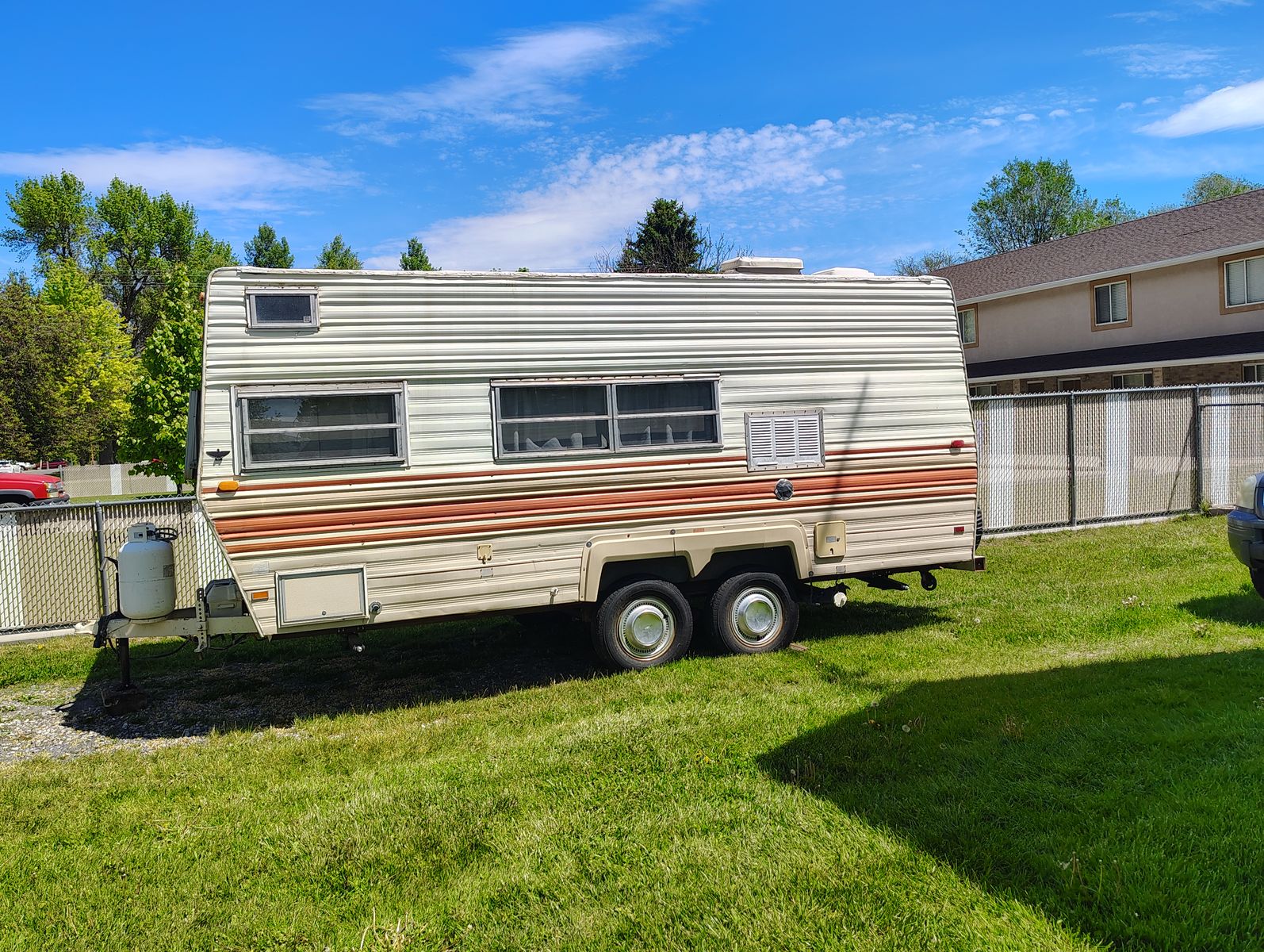 Vintage 1980 Camp Trailer – Ready for Adventure!