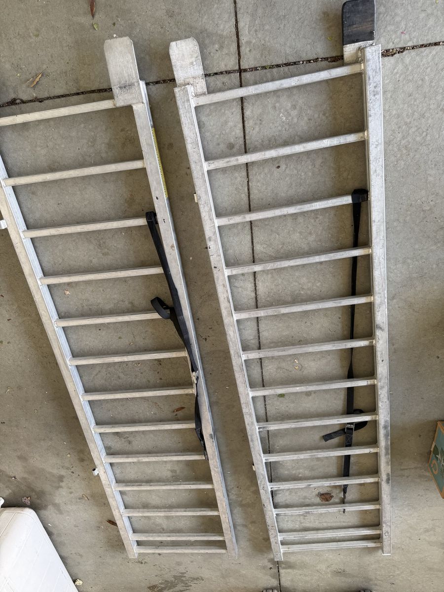 Aluminum folding ramp