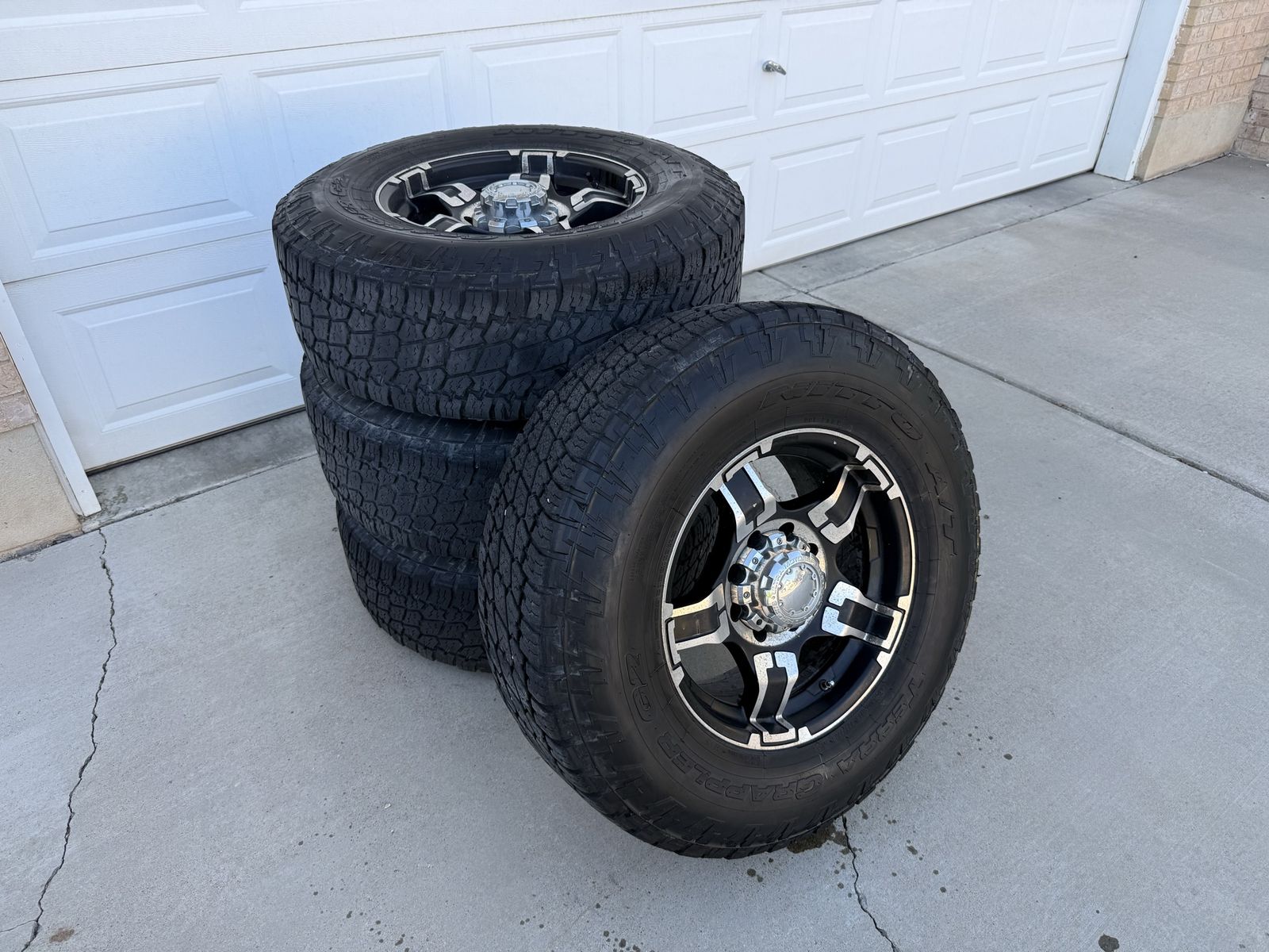 285/75R18 Nitto tires/ 8x6.5 18x9 wheels
