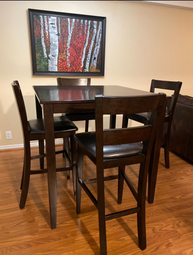 DinIng Table And 4 Chairs