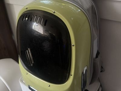 Cat carrier backpack with AC fan