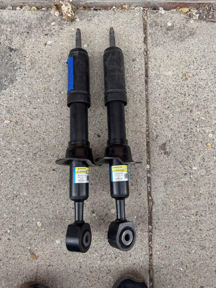 Toyota Tundra 2022-2025 4WD Front Shocks/struts