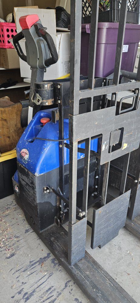 Heavy Duty Pallet Jack / Forklift - Industrial Material Handling Equipment