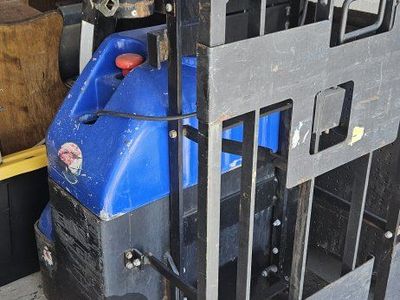 Heavy Duty Pallet Jack / Forklift - Industrial Material Handling Equipment