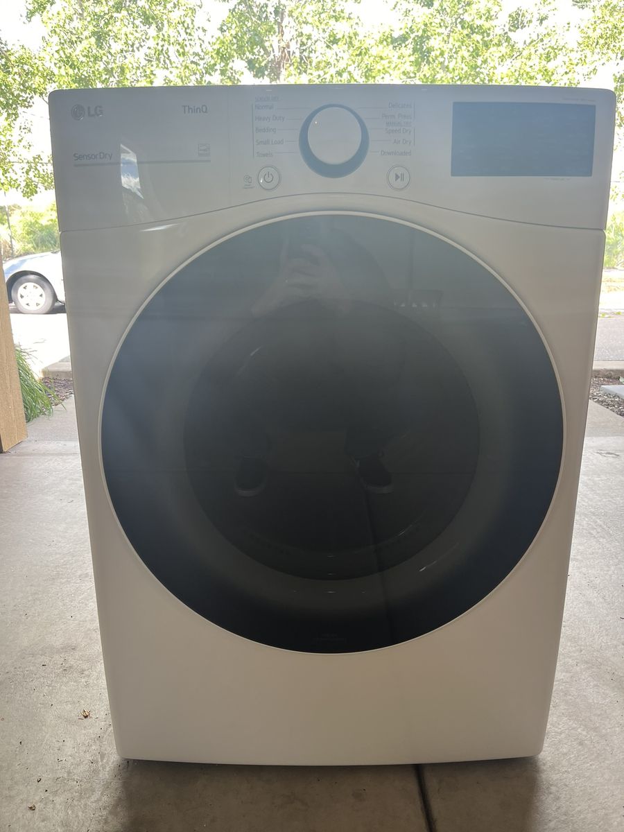 LG Ultra Large Capacity Smart Front Load Gas Dryer with Built-In Intelligence - 7.4 cu. ft. White