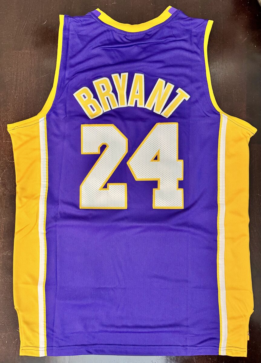 Kobe Bryant Jersey (New with Tags) LA Lakers #24 (Adult Medium)