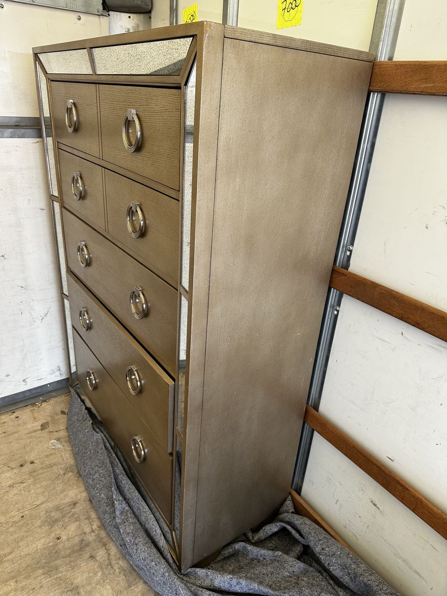 Main image 3