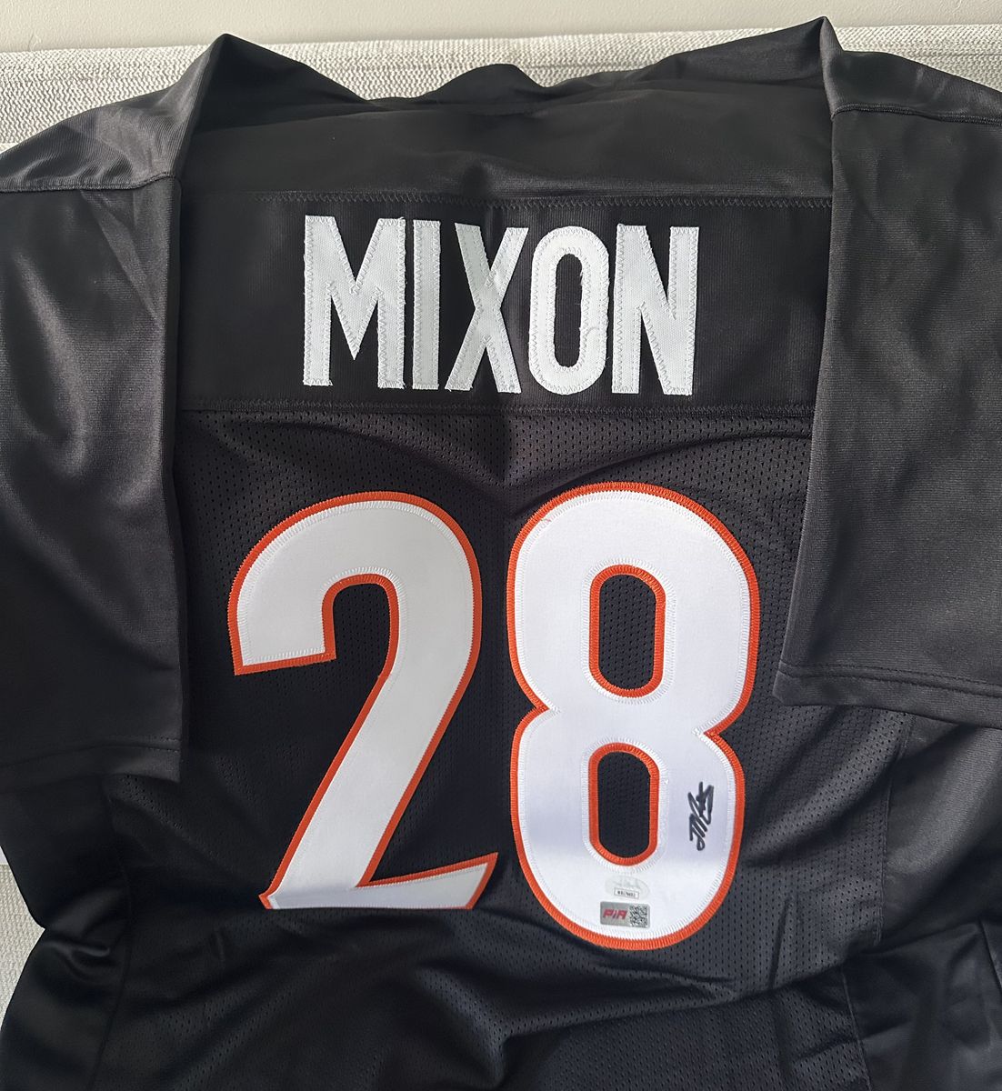 Joe Mixon Signed Cincinnati Bengals #28 Jersey – PIA Witnessed & JSA Authenticated