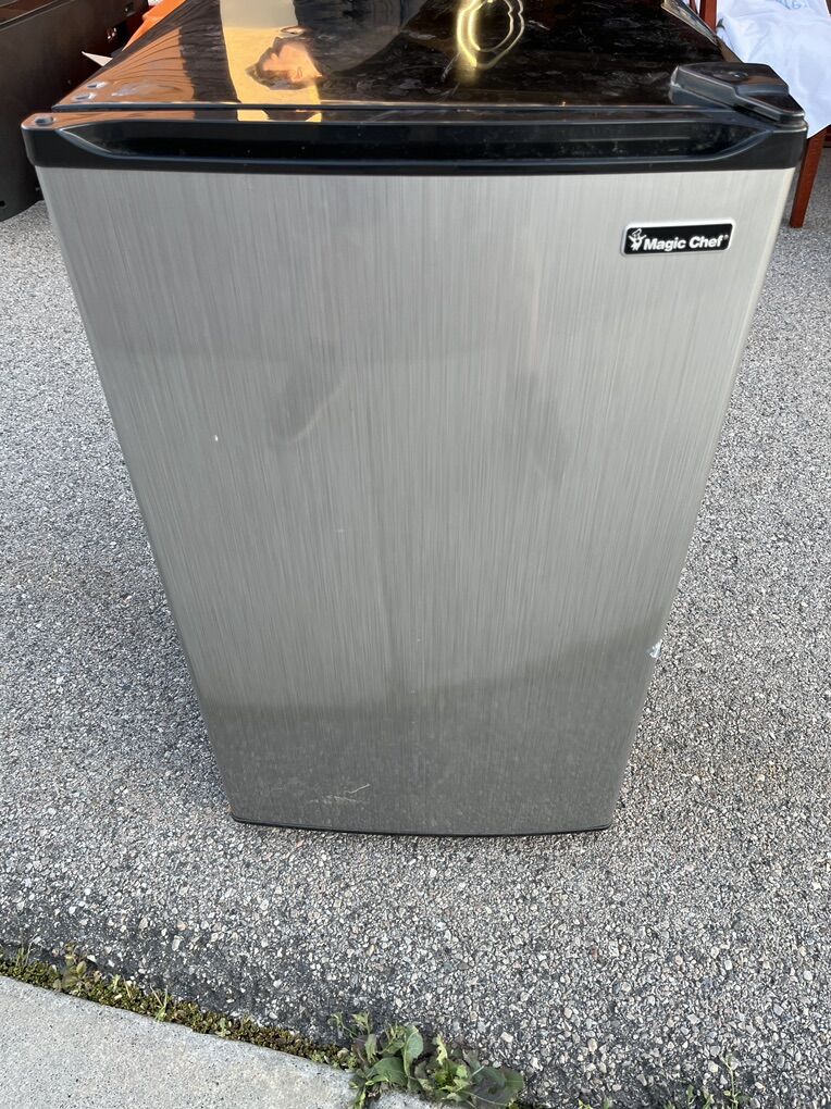 Mini Fridge - Magic Chef