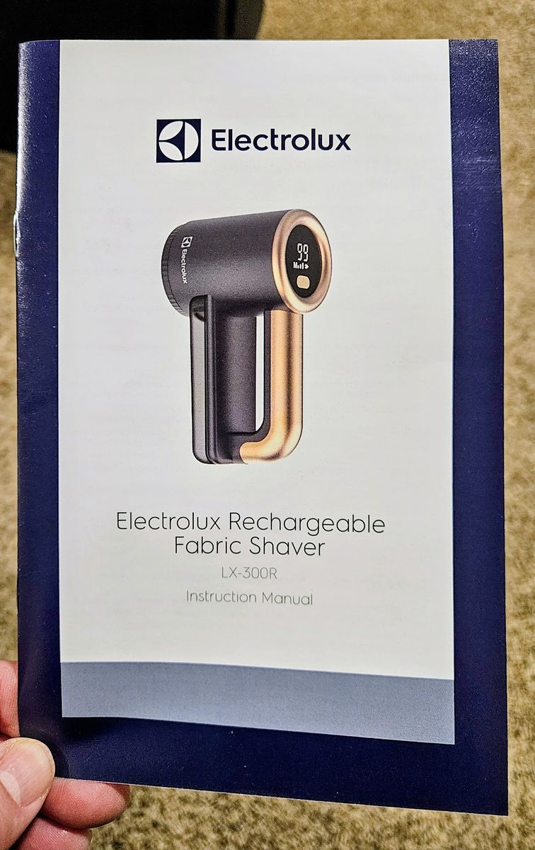 Electrolux Rechargeable Fabric Shaver LX-300R