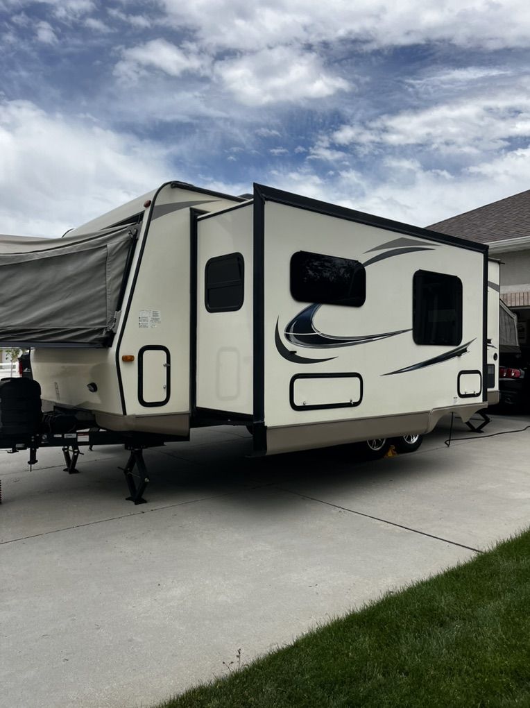 2018 Forest River Flagstaff Shamrock