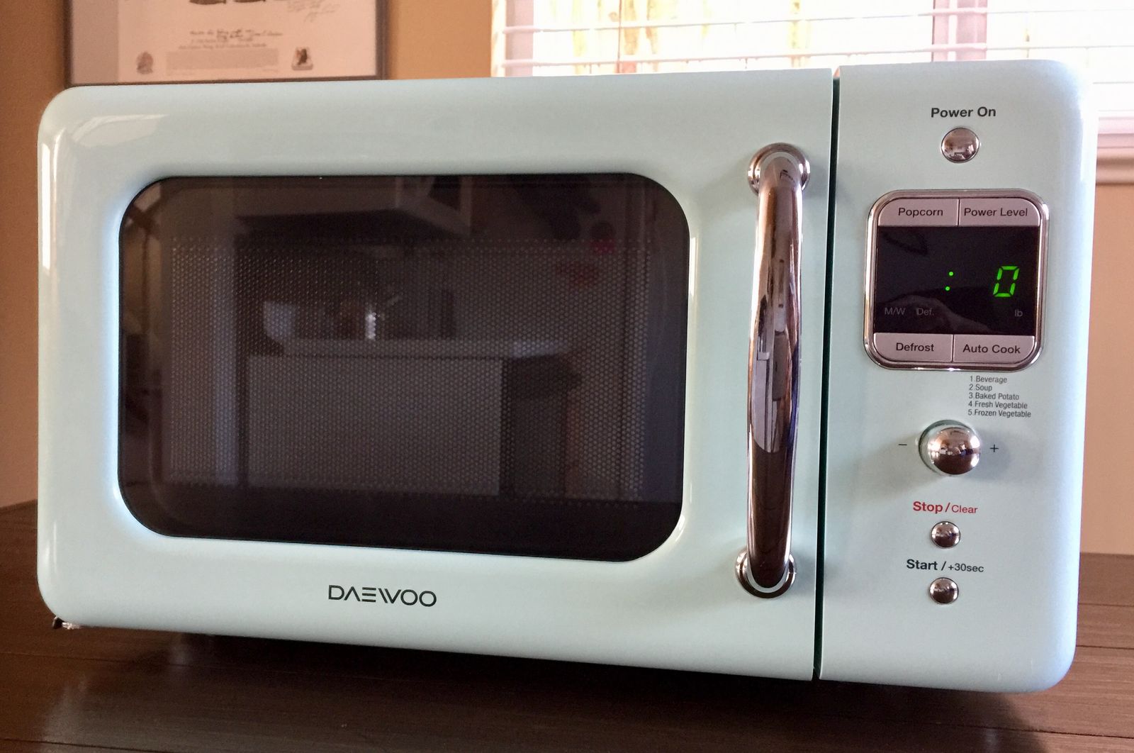 Daewoo KOR-7LREM Retro Countertop Microwave, Mint Green