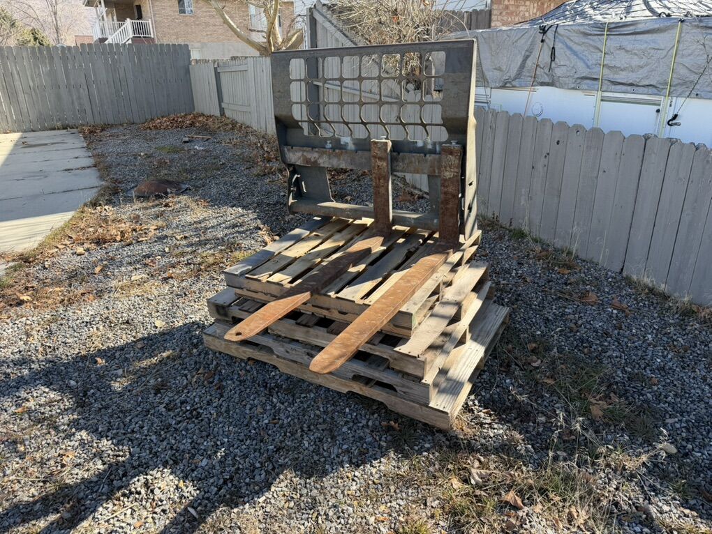 Bobcat Skidsteer Pallet Forks