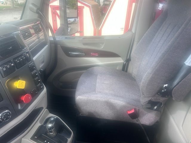 Main image 8