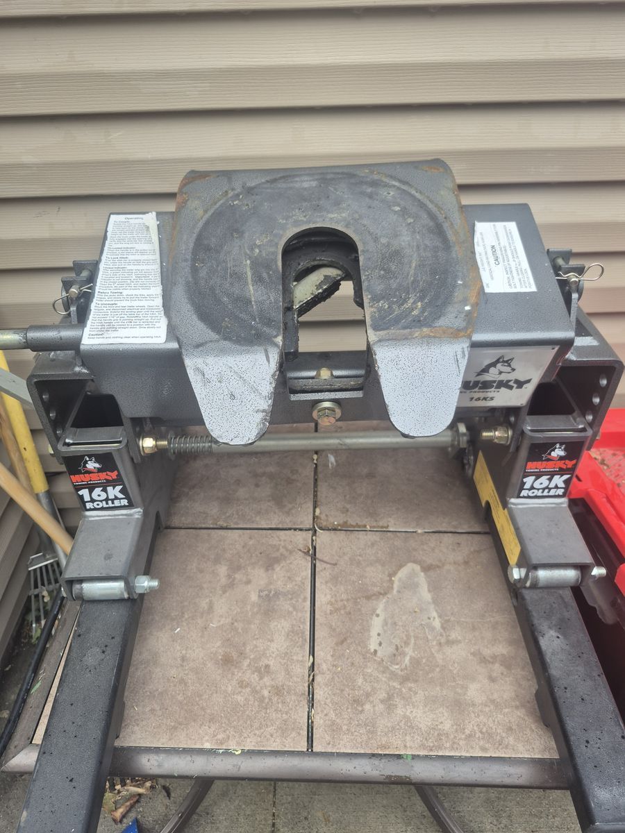 16 K 5th wheel trailer hitch