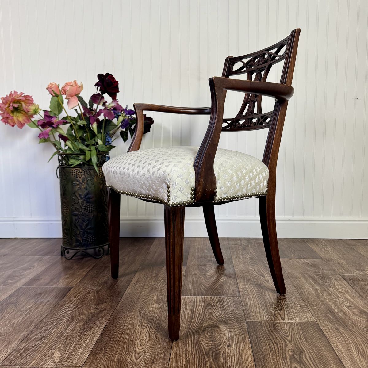 Vintage Hepplewhite / Federal Carved Wood Chair