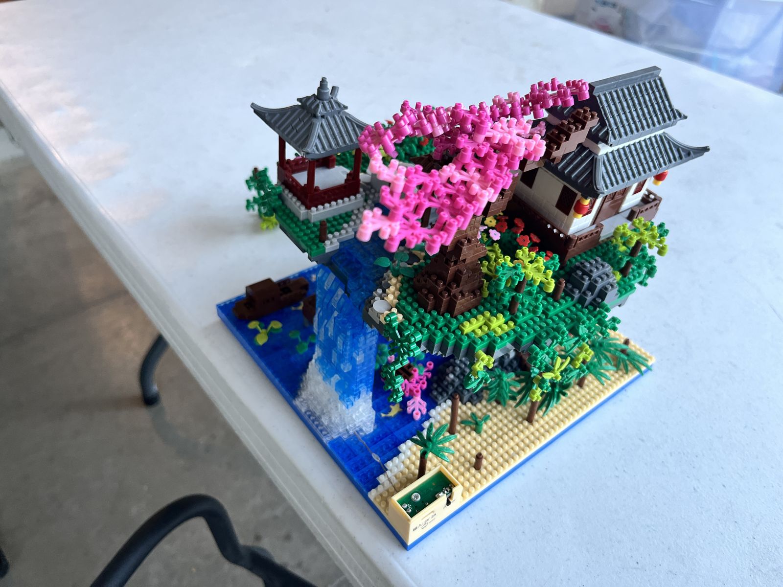 Japanese Cherry Blossom Temple / Tree House Building Block Set (LEGO Compatible)