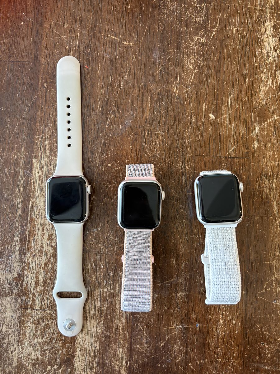 Apple Watch - Three Apple Watches - 40mm SE gen 2