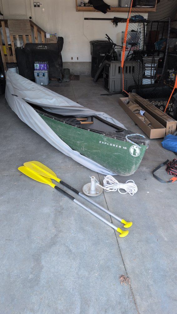Mad River Explorer 16 Canoe+
Accessories (Anchor, Paddles & storage Cover)