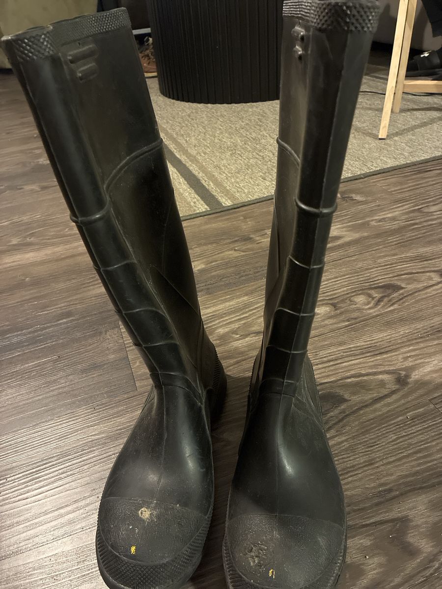 Onguard Industries Black Rubber Safety Boots ASTM F2413-11 Size 8. Steel toe. 3 pair.
