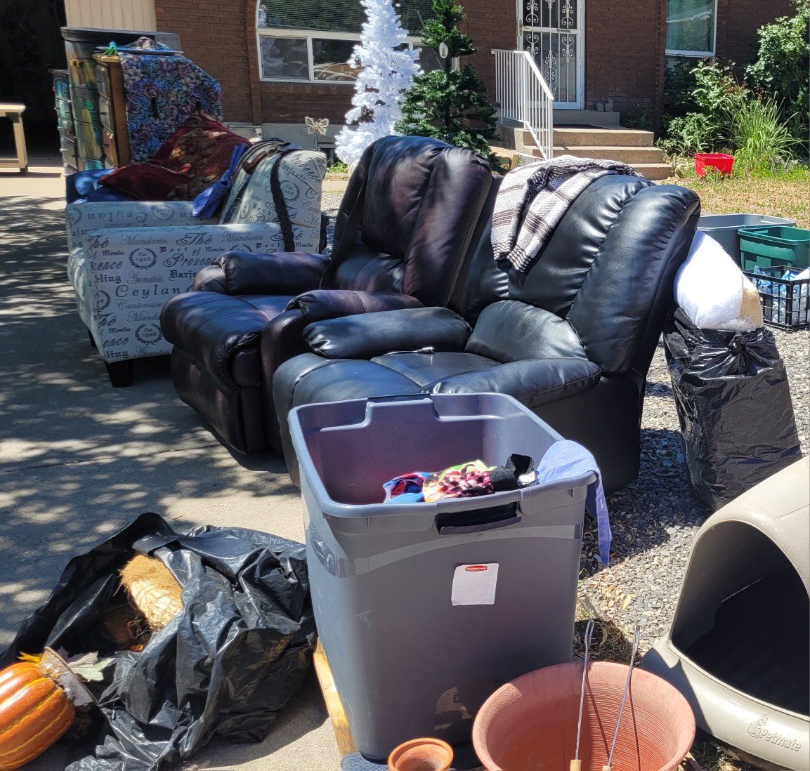 Yard Sale June 6th 9am-530