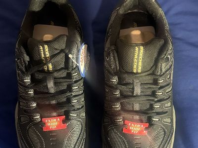 Skechers Men's Black Extra Wide Fit Memory Foam Athletic Sneakers Size 8.5