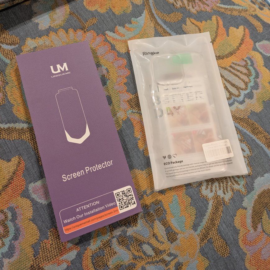 brand new iPhone15 Pro Max screen protector & case