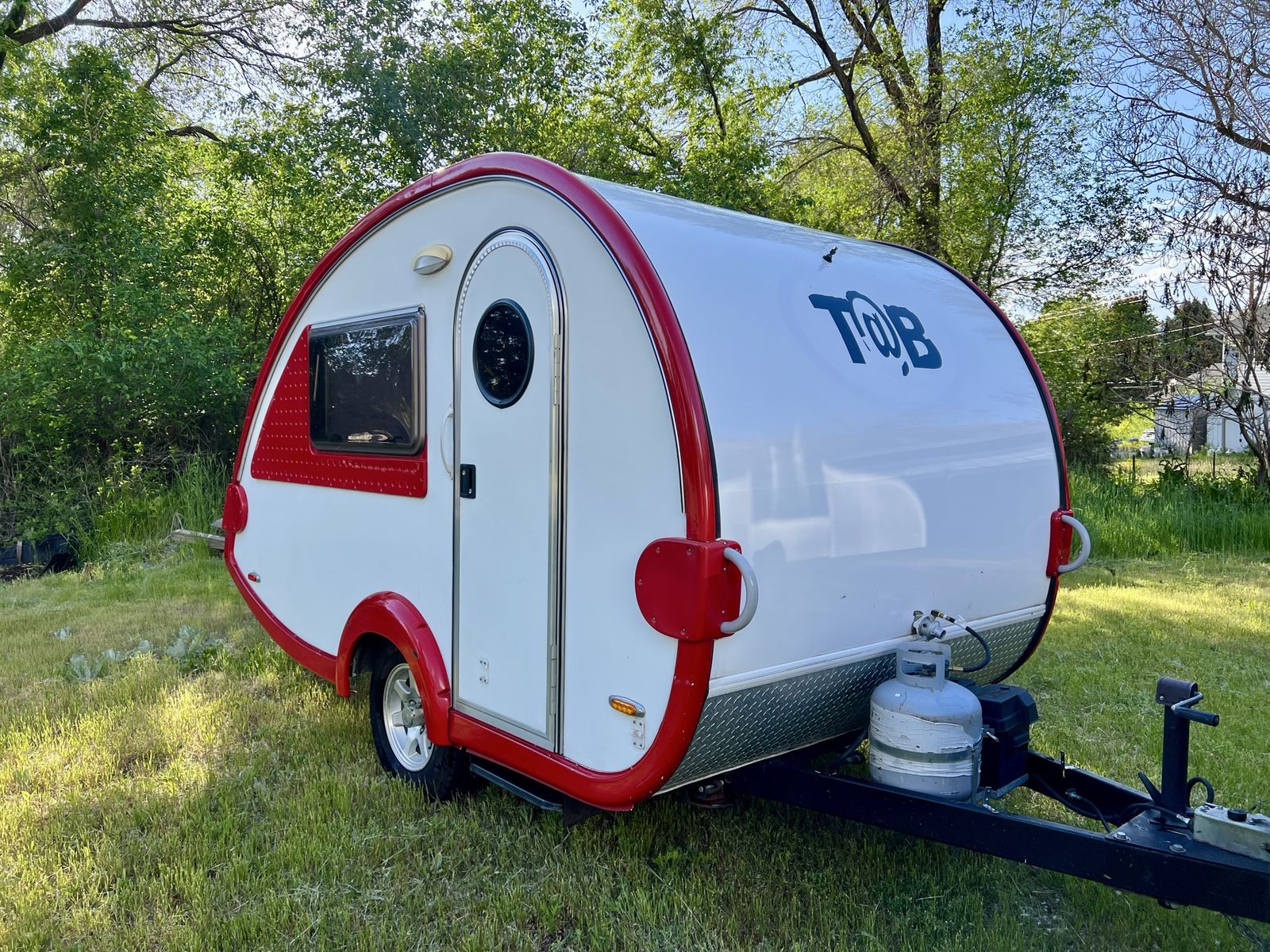 Egg Camper Travel Trailer Compact, Lightweight Camper, Red & White