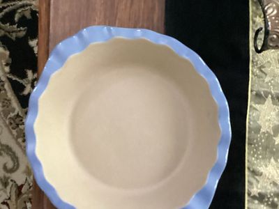 Pampered Chef stoneware pie dish