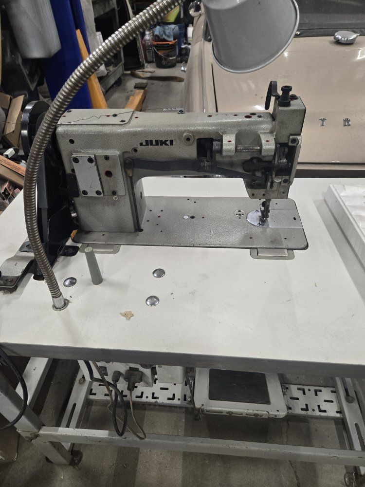 JUKI DNU-241HS 1-Needle Unison-feed Lockstitch Industrial Sewing Machine w/ Table