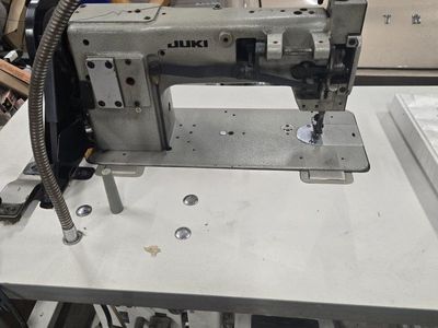 JUKI DNU-241HS 1-Needle Unison-feed Lockstitch Industrial Sewing Machine w/ Table