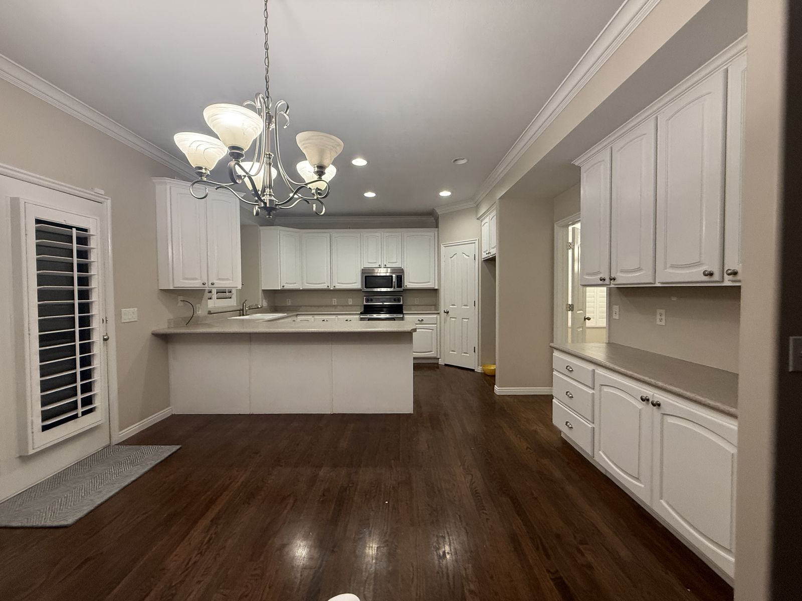 Oak Kitchen Cabinets with Melamine Shelves (White)