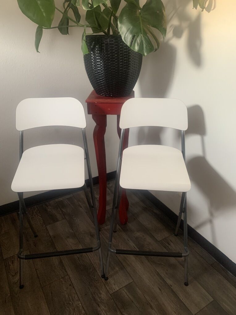 2 BEAUTIFUL WHITE BARSTOOLS