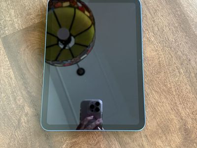 iPad A16 128GB + Keyboard Case + Stylus