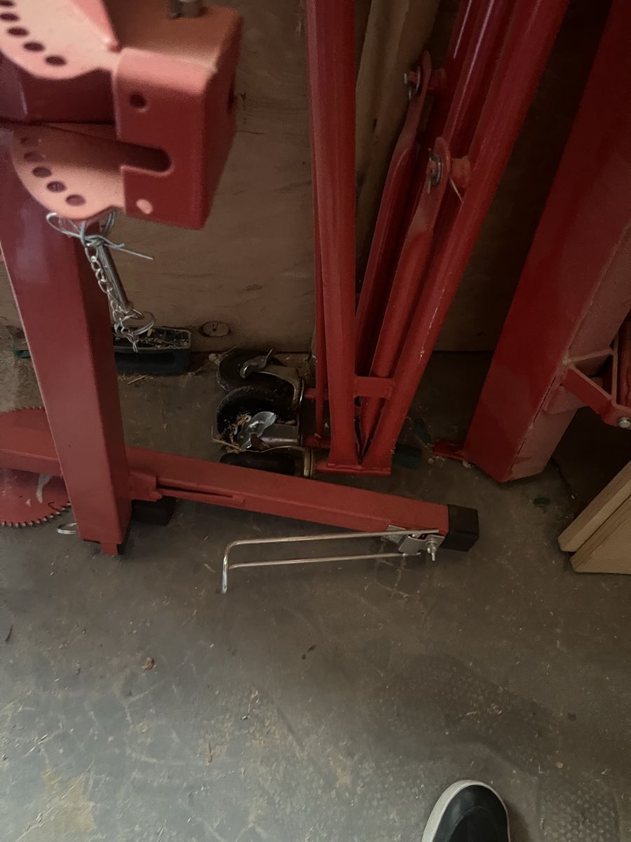 Red Drywall Panel Hoist Lift Lift Tool Used