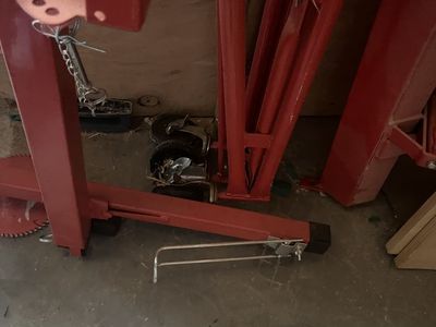 Red Drywall Panel Hoist Lift Lift Tool Used