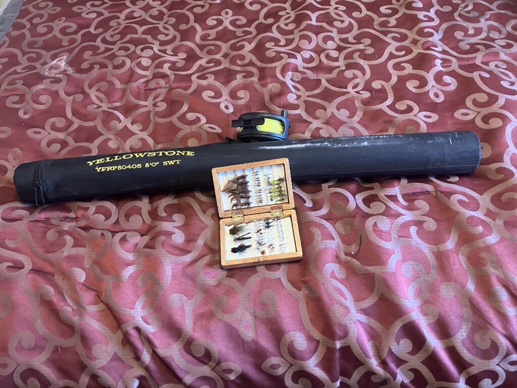 Yellowstone 8 FT 5WT Fly Fishing Rod, Reel & Flies