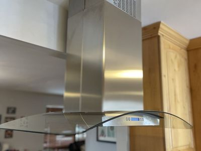 Island chimney hood