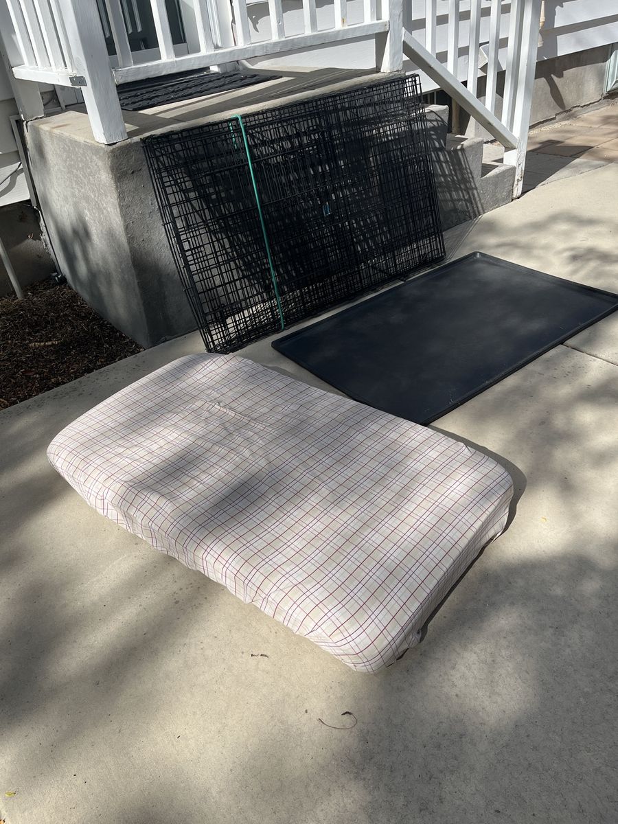 Extra Large Wire Dog Crate with Pad and Tray