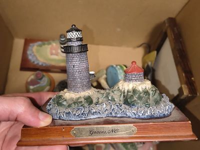 Box of 17 Lighthouse figurines, miniature lighthouses