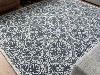 Beautiful 1.5 month old, hand woven wool 8x10 rug!