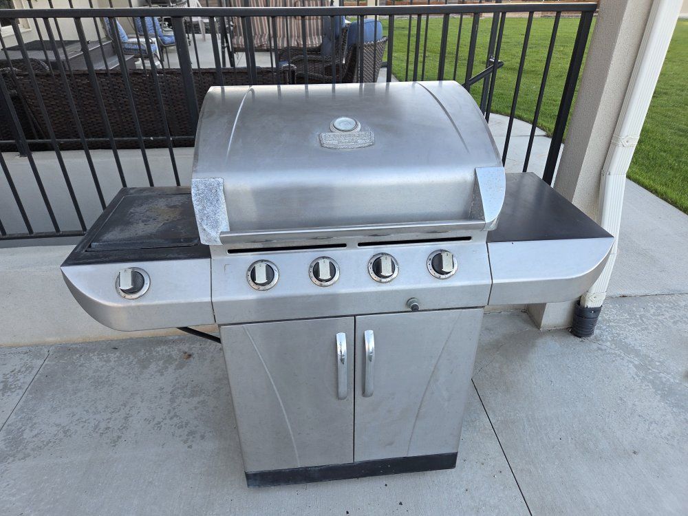 Char Broil 4-Burner Gas Grill with Side Burner & Cover