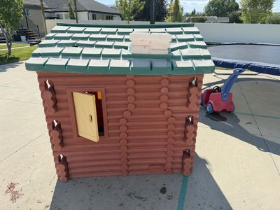 Little Tikes Country Cabin Log Cabin Plastic Outdoor Playhouse