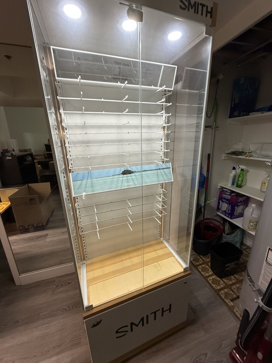 Smith sunglass display case