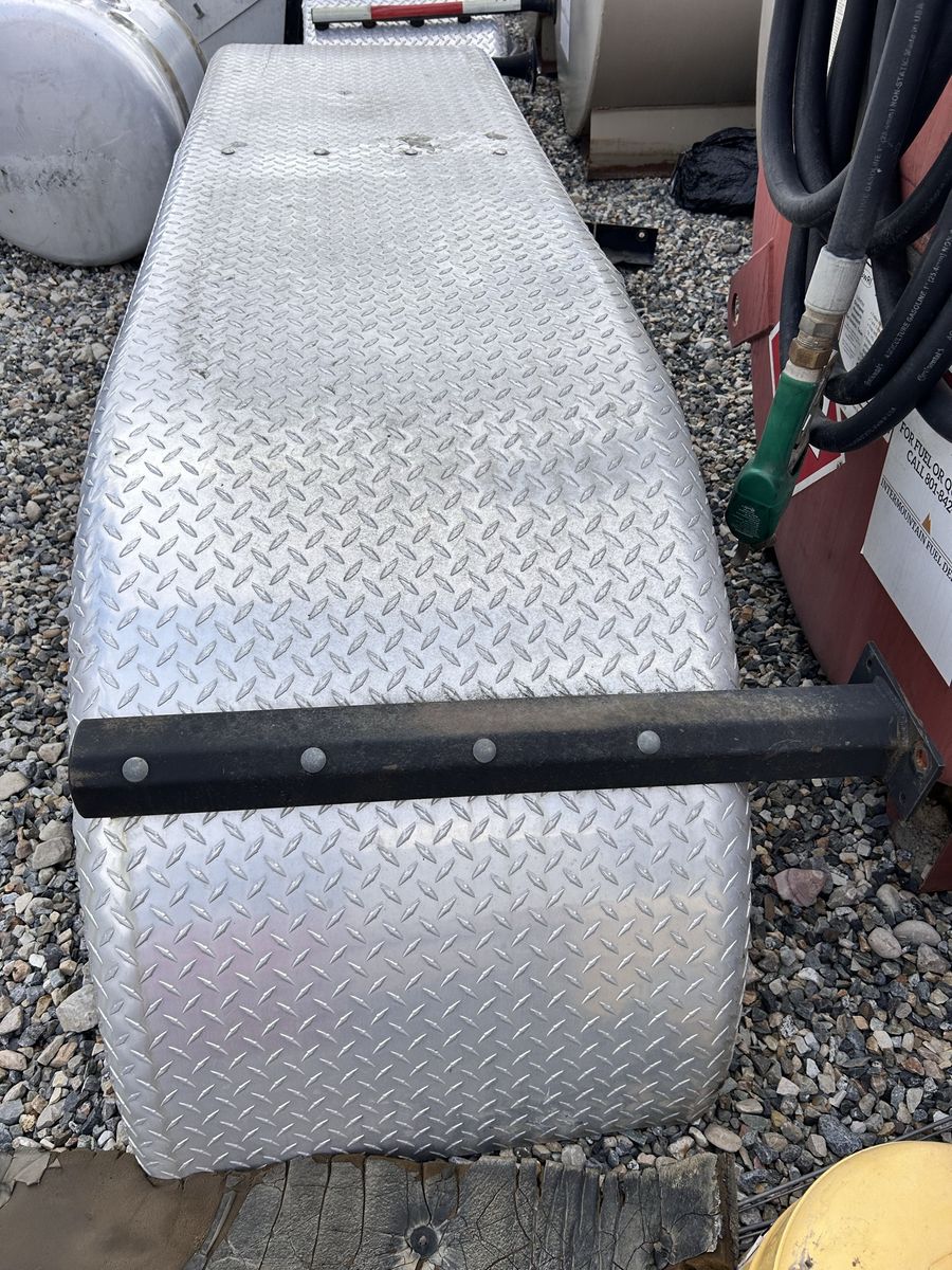 Aluminum Diamond Plate Semi Truck Trailer Fender with Mounting Brackets