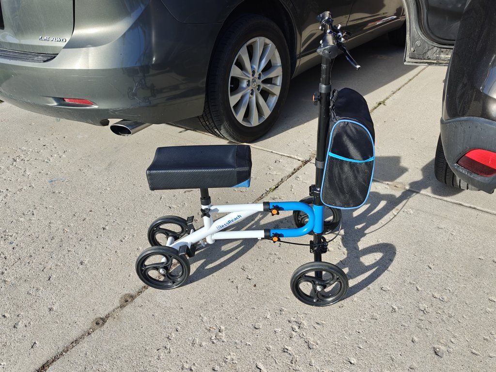 Knee scooter - BlessReach