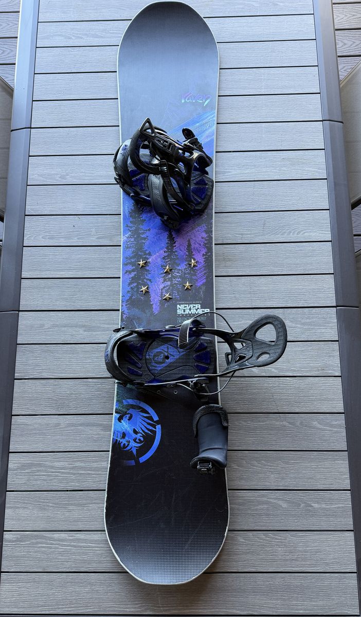 Women's Never Summer snowboard, Salomon boots, Roxy bindings, Smith helmet, Dakine travel bag. Full kit