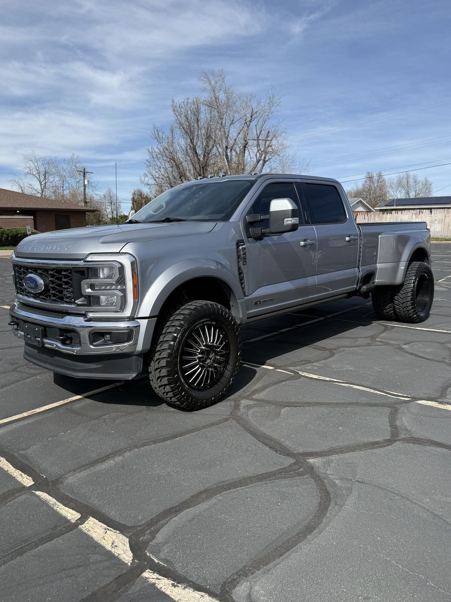 2023 Ford F-450 Super Duty Lariat